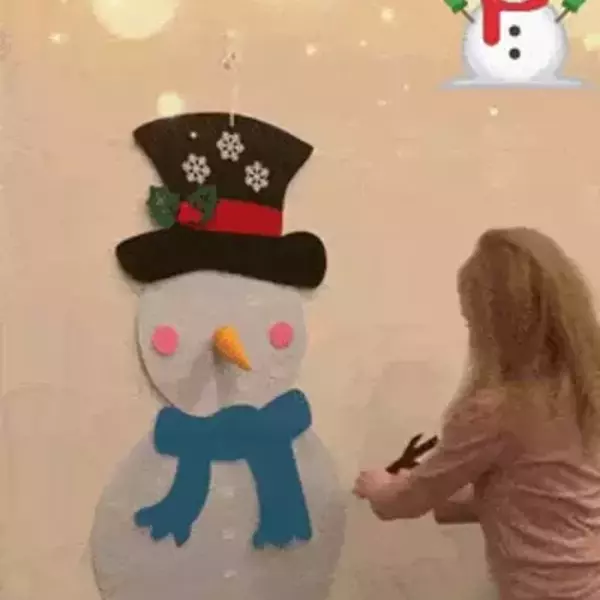 CHRISTMAS SNOWMAN – Snjegović od filca s odvojivim ukrasima 02